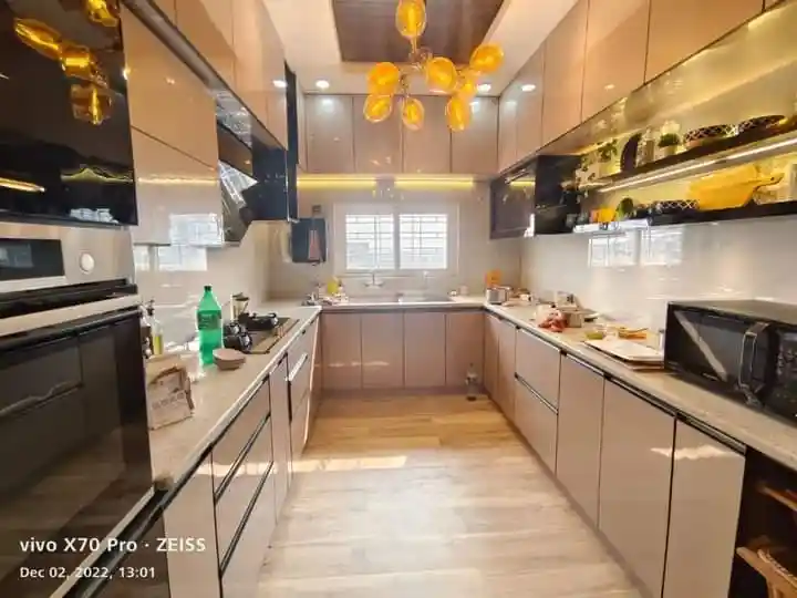 Contemporary Dining Area